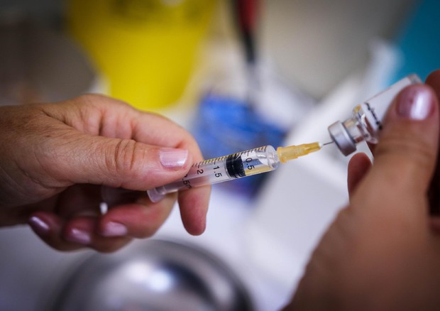 Vaccino scaduto a un bimbo, denunciati dipendenti all'Asl Salerno