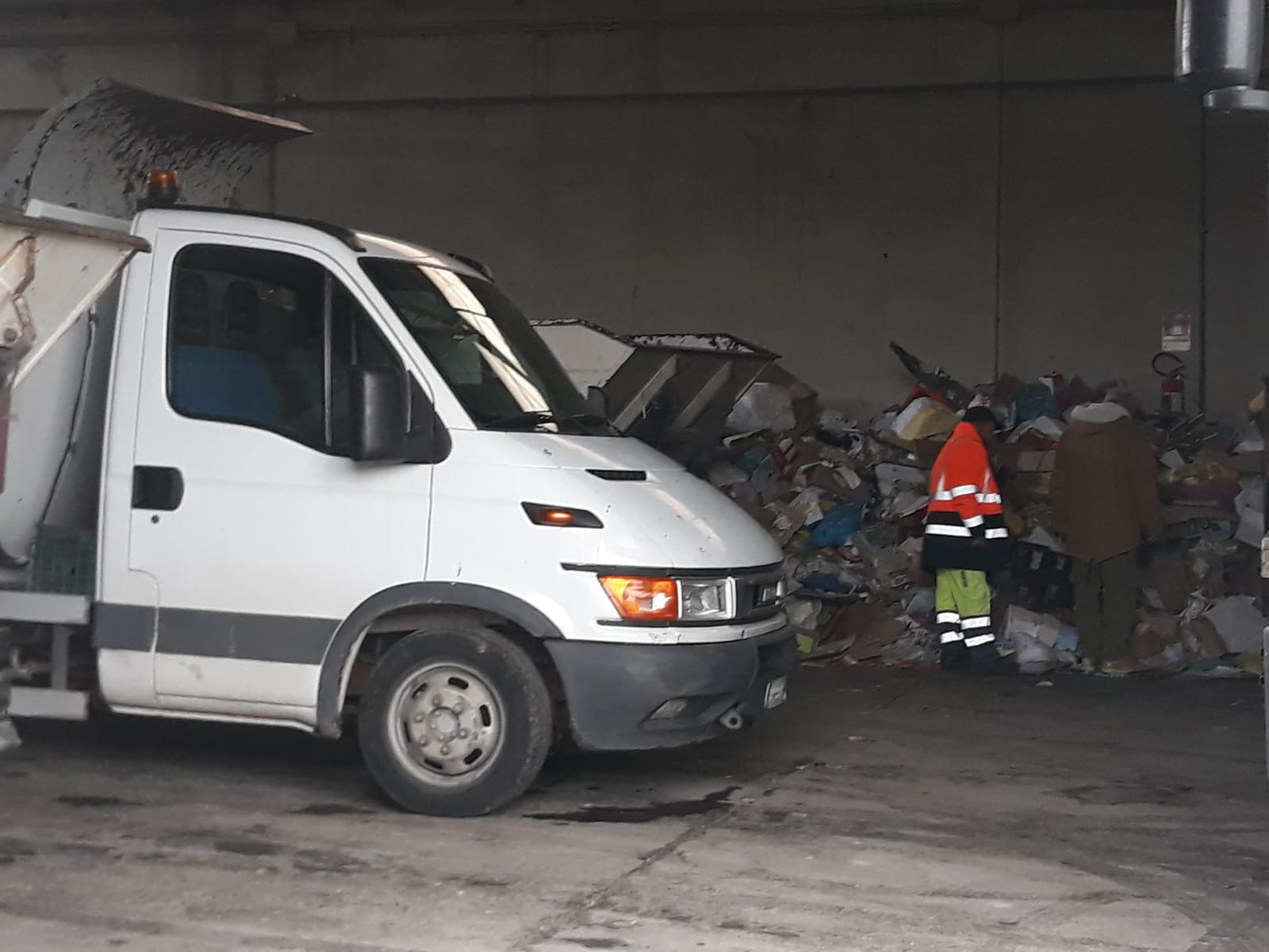 Caos spazzatura a Rosolini, odore di intrallazzi su nuova gara (VIDEO)