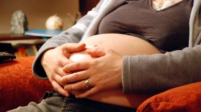 Catania, calci e pugni contro una donna incinta: lei perde il bimbo