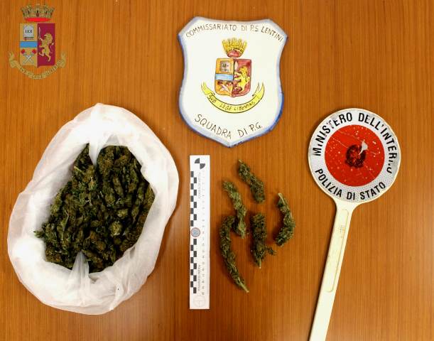 Lentini, preso con 103 grammi di marijuana: denunciato in libertà