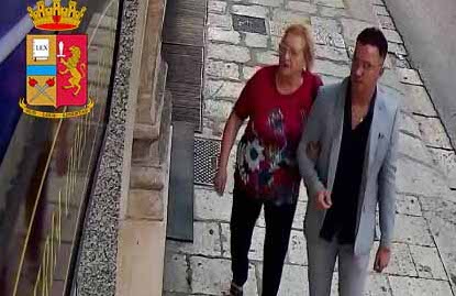 Madre e figlio ladri di gioielleria, la Mobile di Ragusa li arresta VIDEO