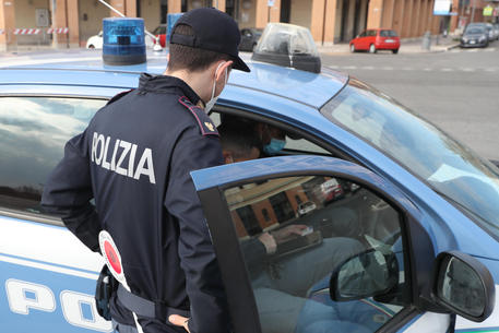Abusi su una ragazzina di 15 anni, 2 arresti a Roma