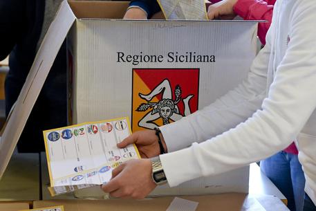 Regionali, 900 candidati in Sicilia ma i posti sono soltanto 70