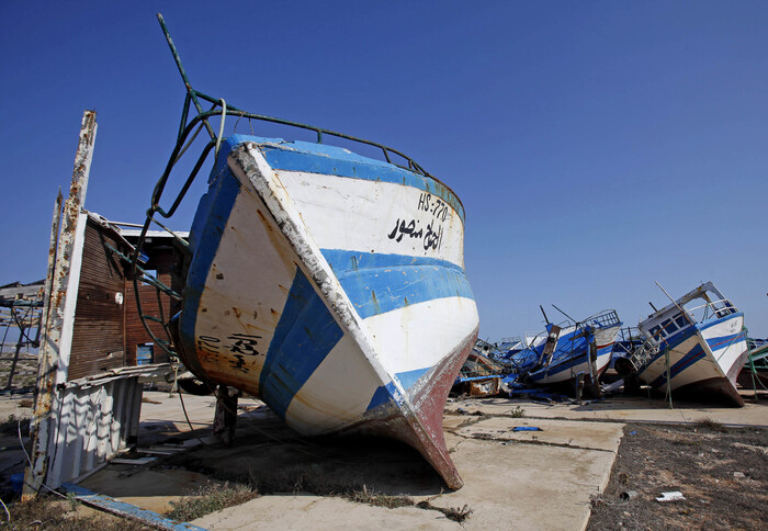 Migranti, iniziata a Lampedusa la rimozione dei barchini
