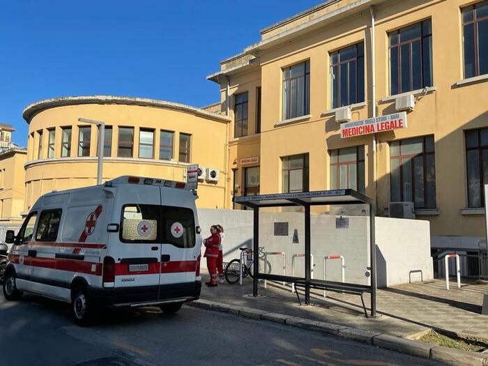 Bus investe pedone a Bari, vittima muore in ospedale
