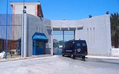 Agente penitenziario tenta il suicidio in caserma ad Augusta