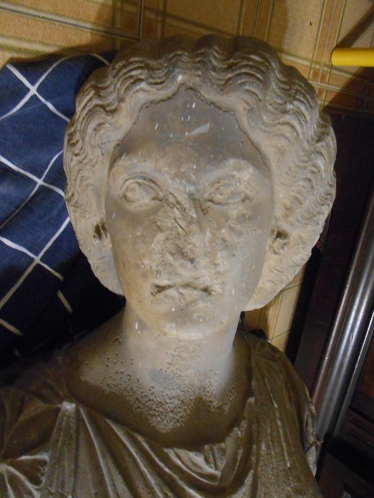 Busto in marmo consegnato alla Soprintendenza di Reggio Calabria
