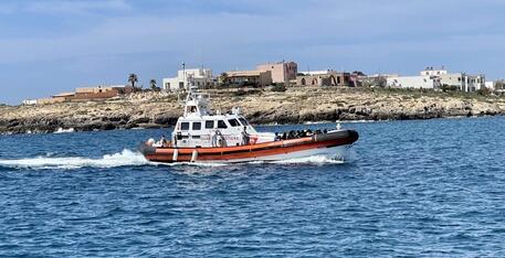 Cadavere di un migrante nel mare di Lampedusa
