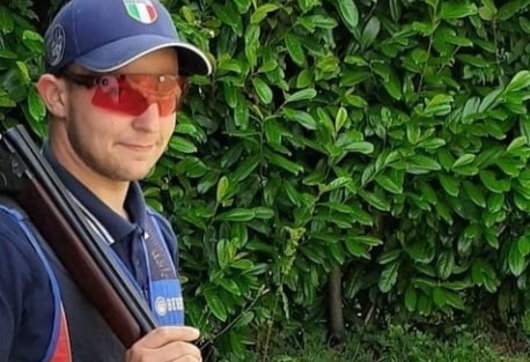 Pisa, si spara accidentalmente col suo fucile: muore campione di tiro