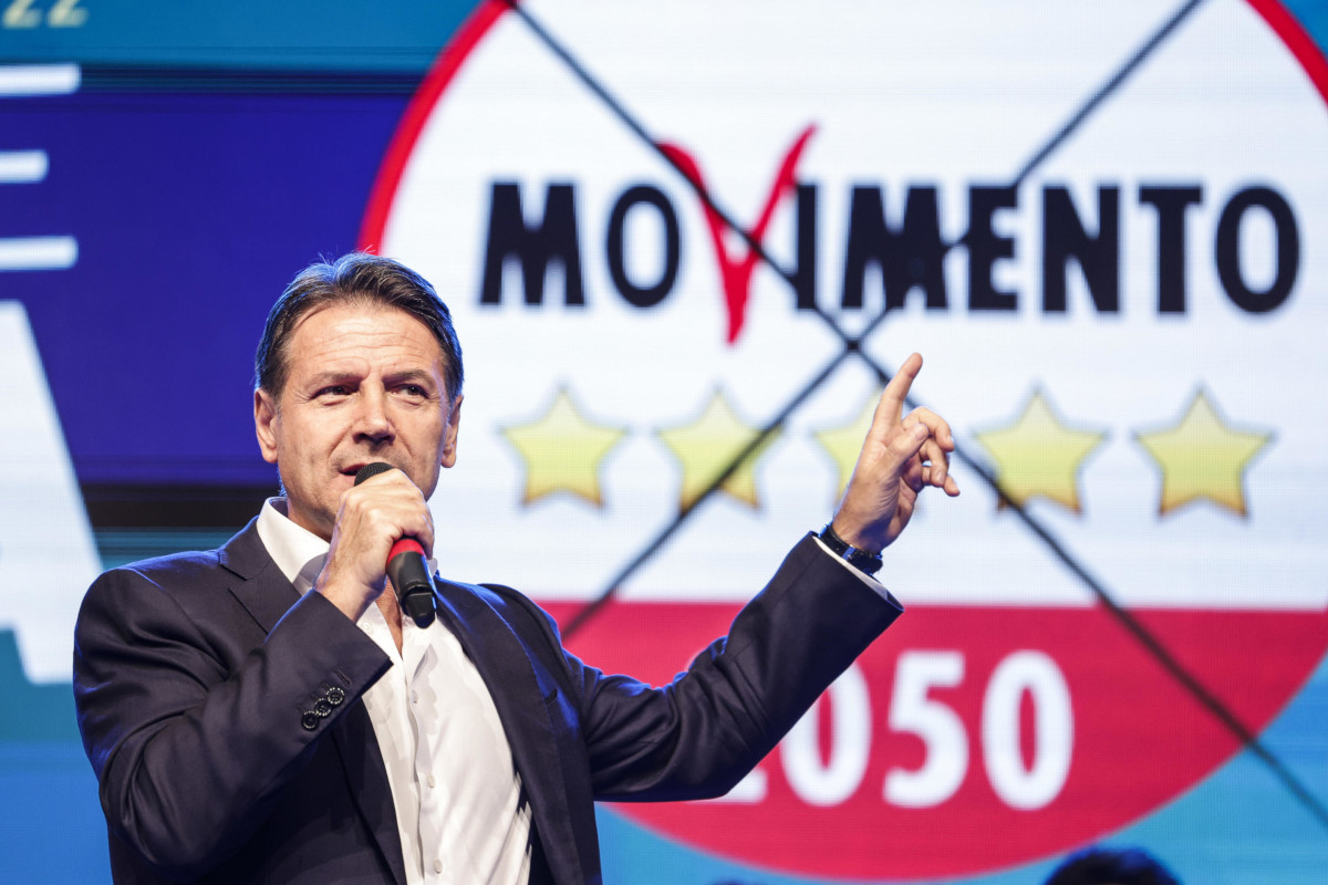 Sondaggi, il Pd cede il passo al M5s: Azione - Italia Viva supera Forza Italia