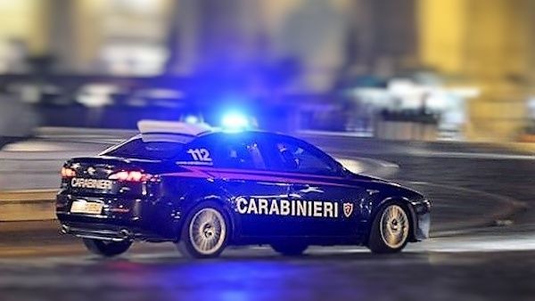 Evade e tenta di sfuggire ai carabinieri: arrestato a Catania