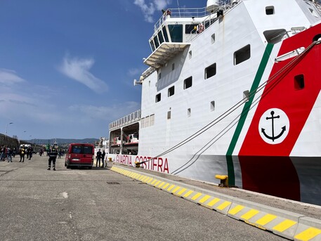 Arrivata a Reggio Calabria nave 'Diciotti' con 671 migranti a bordo