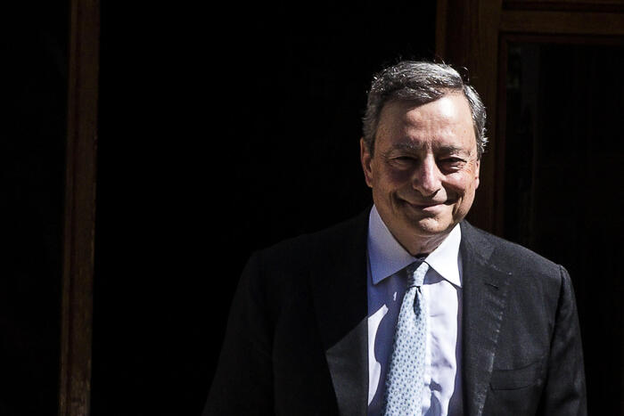 Draghi: "Il governo non rischia e non si fa senza il M5s"