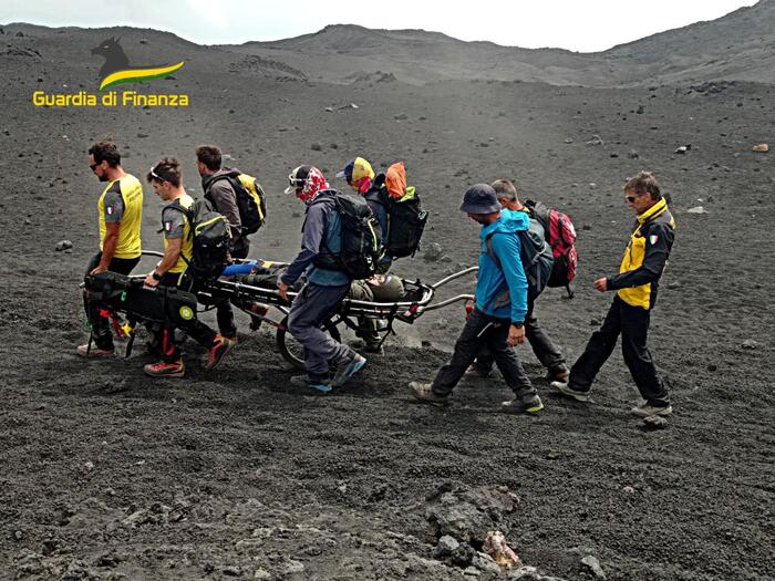 Escursionista francese ferita sull'Etna: soccorsa dalla Guardia di Finanza