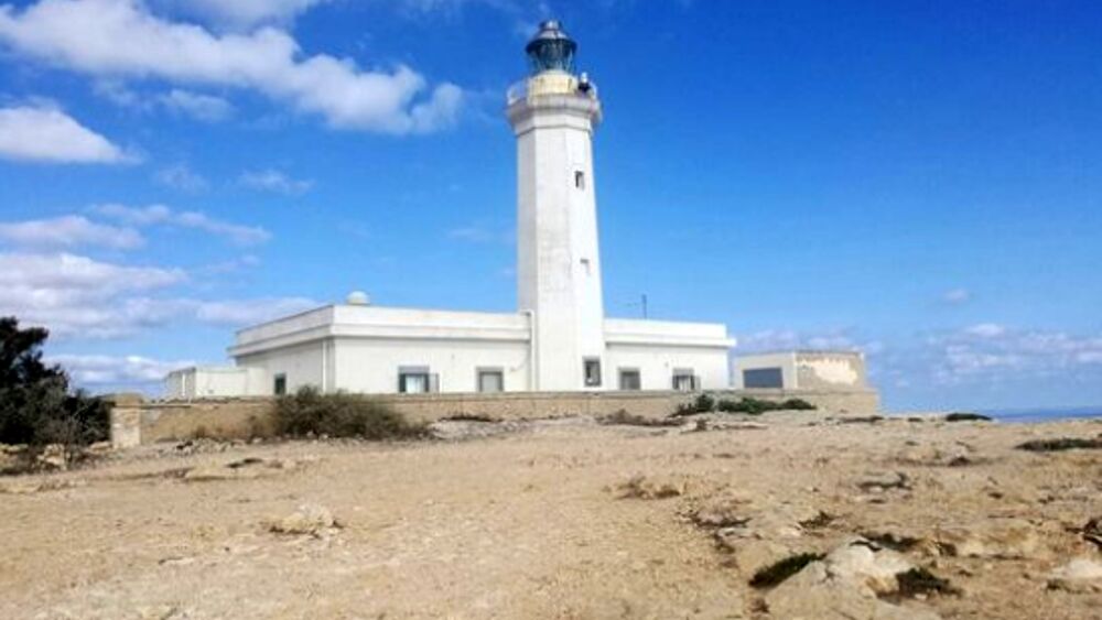 Cadavere di una donna trovato al Faro di Lampedusa