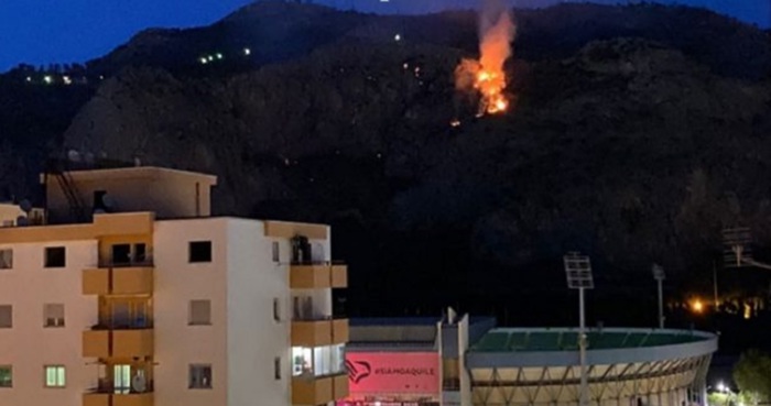 Provocarono incendio a Montepellegrino, indagati 13 tifosi del Palermo