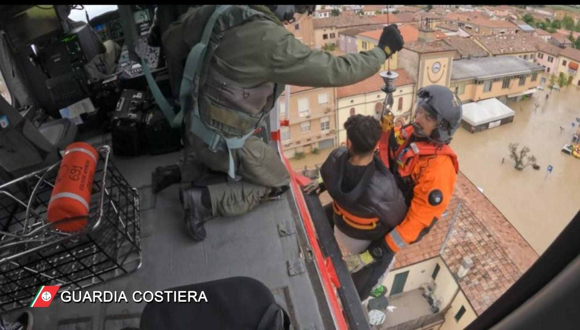 La Guardia costiera di Catania mette in salvo 9 persone nel Ravennate