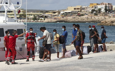 Nuovi sbarchi a Lampedusa, arrivati 30 migranti