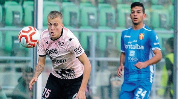 Calcio, Mattia Felici torna al Palermo: arriva in prestito dal Lecce