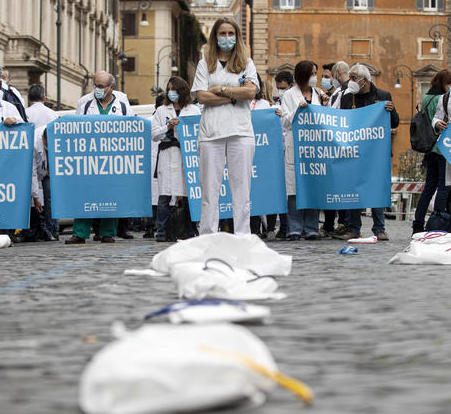 Medici in piazza a Roma, "salvare la medicina d'urgenza"