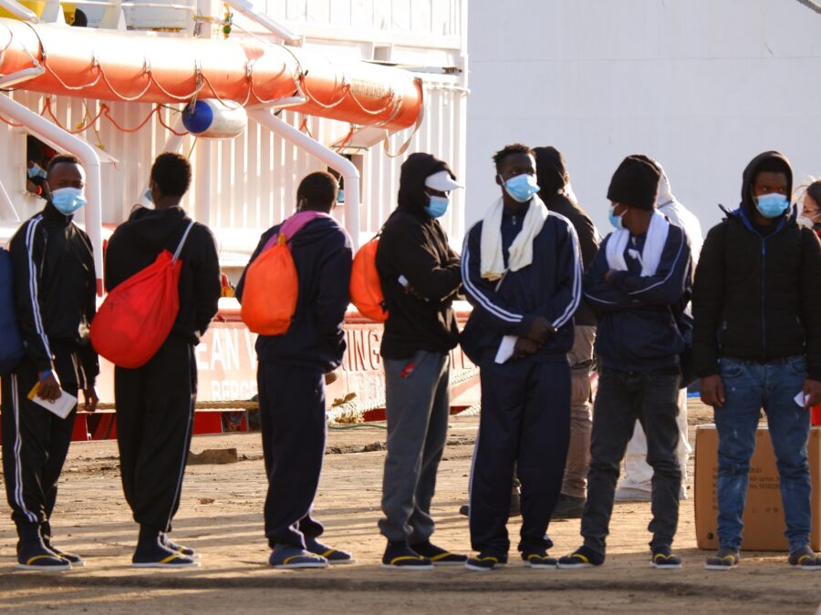 Lampedusa, 56 migranti bloccati nella notte a 'Cala Francese'