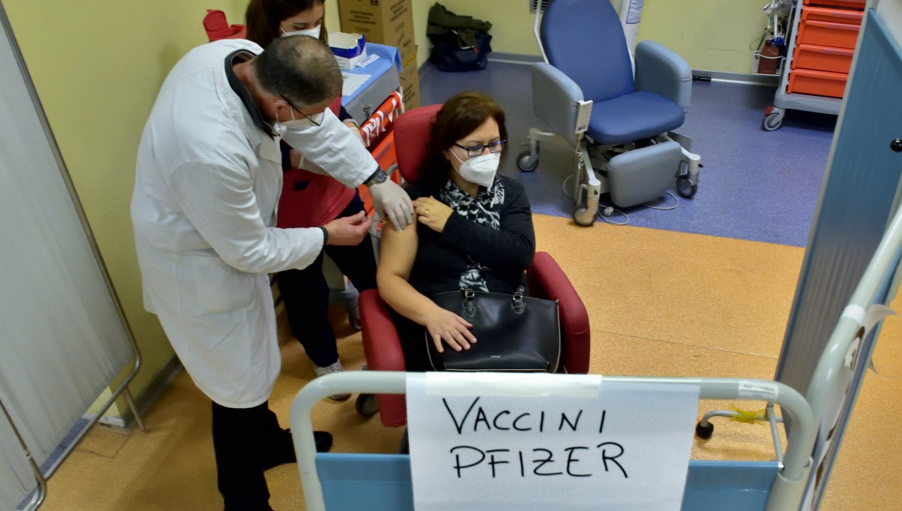 Vaccini, Musumeci: lavoriamo sugli indecisi