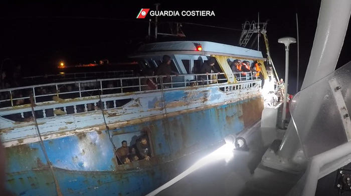 Nuova ondata di sbarchi a Lampedusa: hotspot è già al collasso
