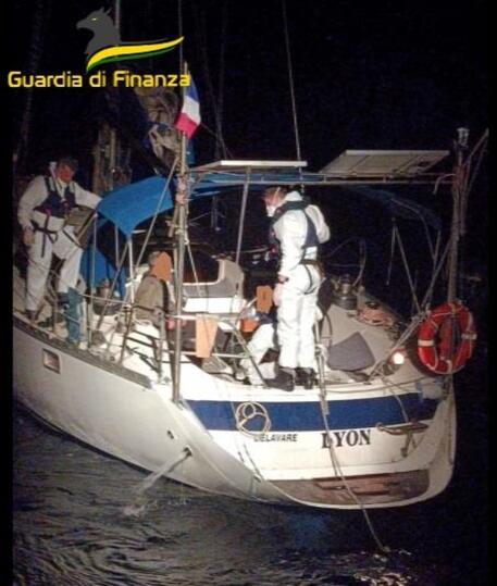 Sbarco di migranti, fermati a Crotone due presunti scafisti