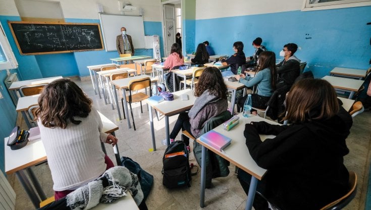 Covid, la Regione posticipa l'apertura delle scuole di tre giorni