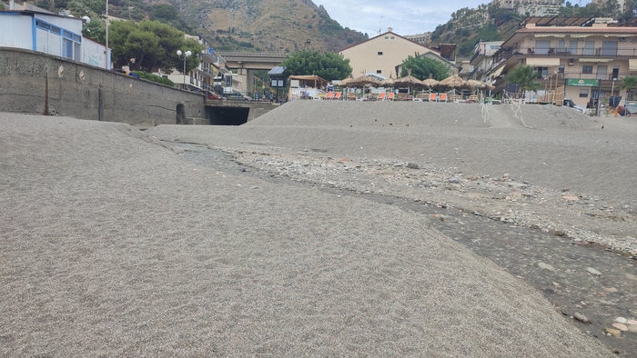 Revocato il divieto di balneazione in un tratto di mare di Taormina