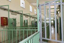 Detenuto tenta di impiccarsi nel carcere di Trapani: salvato dagli agenti