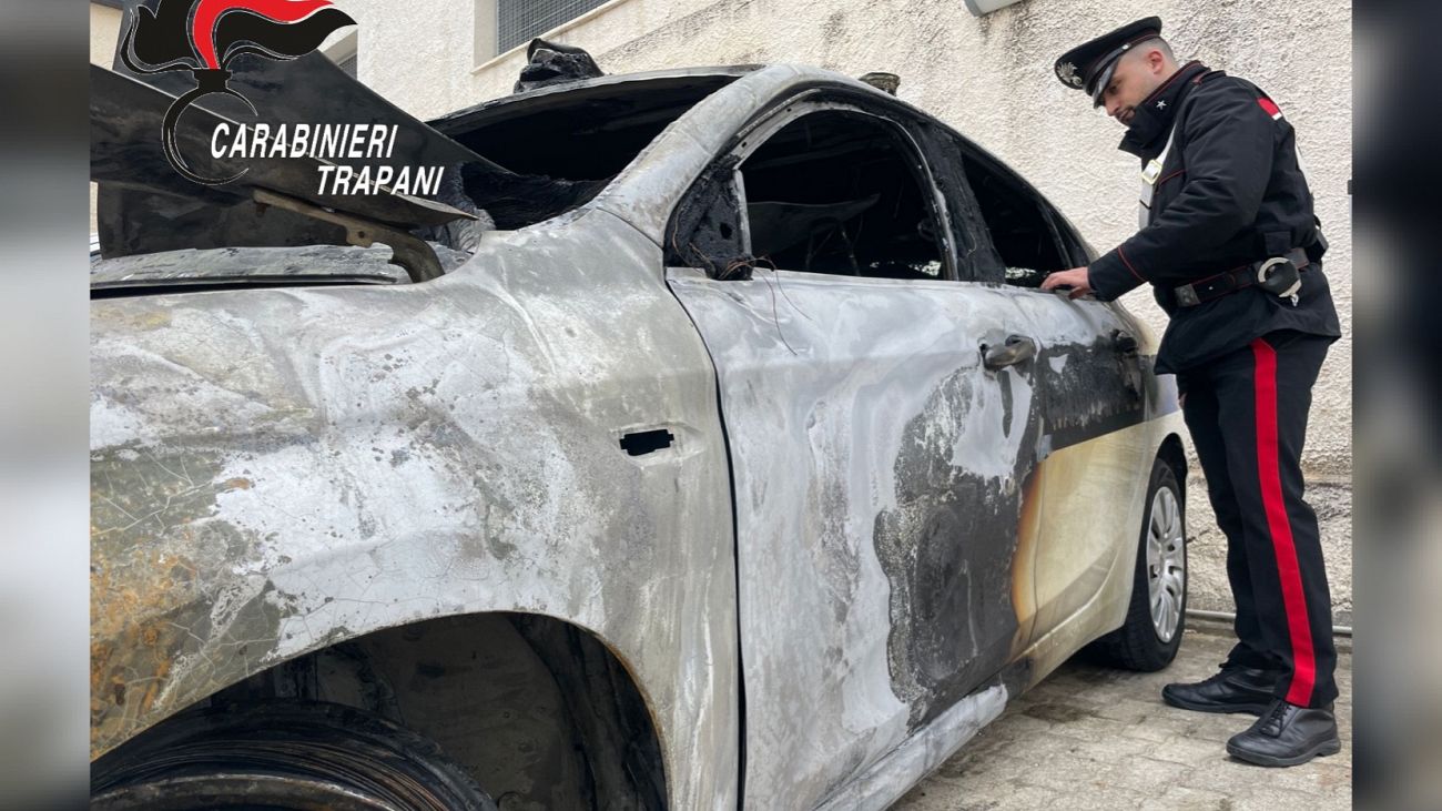 Appiccò il fuoco a due auto dei vigili: scoperto a Campobello di Mazara