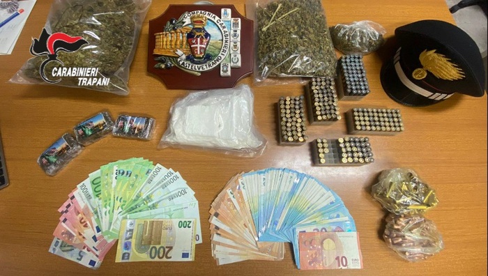 Mezzo chilo di cocaina nel laboratorio del bar: arresto a Campobello di Mazara