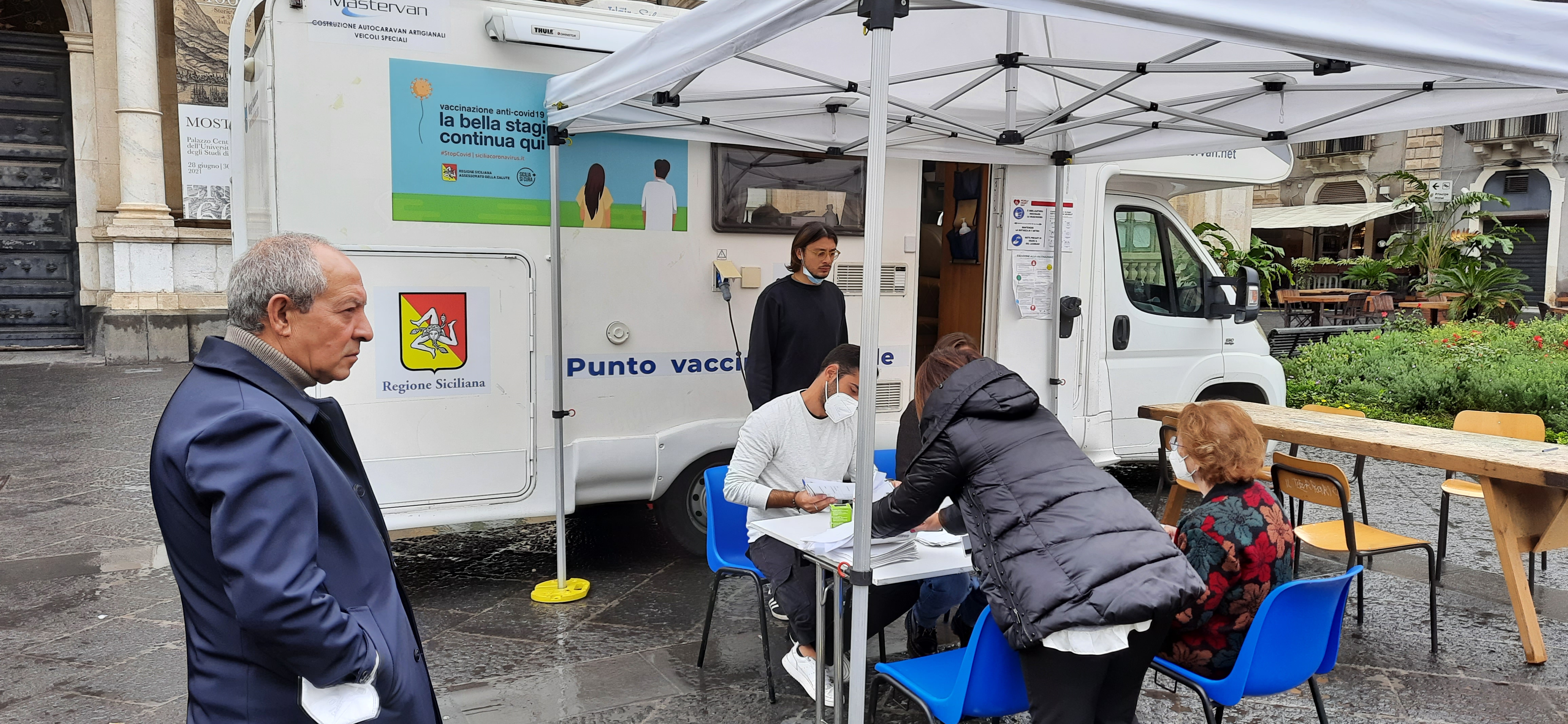 Punta vaccinale operativo domani in piazza Università a Catania