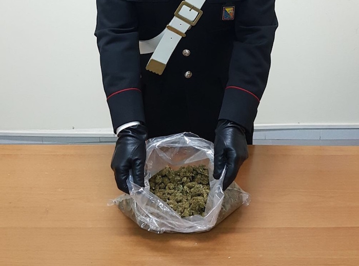 Modica, trovato con 300 grammi di marijuana: diciottenne arrestato