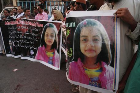 Stuprò e uccise una bimba di 6 anni, condannato a morte in Pakistan