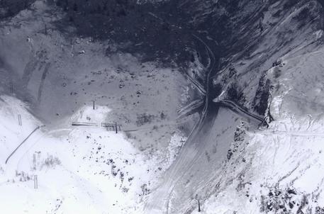 Giappone: l'eruzione del vulcano scatena una valanga, un morto