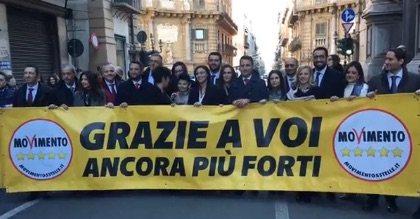 Palermo, la marcia del Popolo dei 5 Stelle per l'insediamento all'Ars dei 20 deputati