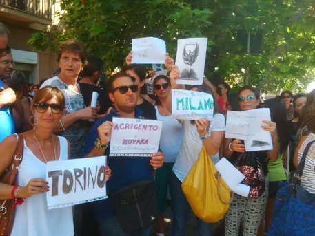 Sit in dei docenti a Palermo contro l'esodo forzato