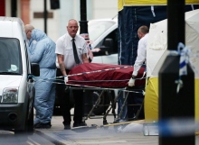 Attacca passanti a Londra, muore donna: arrestato killer