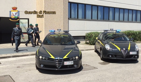 Truffa a Bari, fatture false per 107 milioni: nove persone arrestate