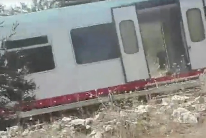 Scontro fra due treni locali in Puglia, 12 morti e 18 feriti