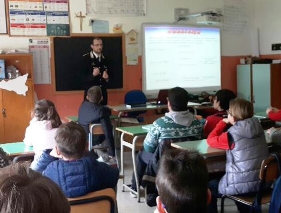 Legalità, i carabinieri di Vittoria incontrano gli studenti di Acate