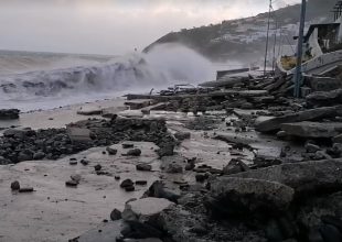 Mareggiate provocano danni a Lipari: maggiori disagi ad Acquacalda
