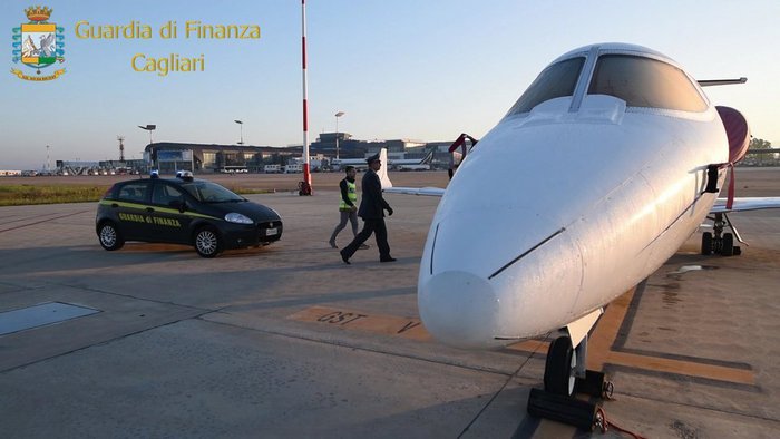 Aerotaxi, voli di lusso senza pagare il fisco: maxi evasione a Cagliari
