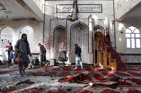 Afghanistan, 40 morti in attentato Isis alla moschea