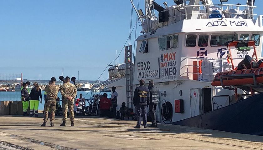 Tra Pozzallo e Taranto sbarcati 140 migranti con 2 navi Ong