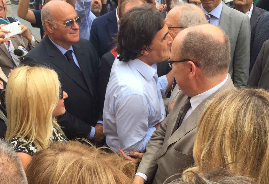 Bagno di folla a Noto per salutare il nuovo cittadino onorario Alberto di Monaco