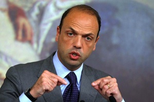 Il ministro Alfano a Palermo: "Non abbiamo cambiato posizione su Crocetta"