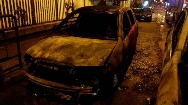 Ignoti danno alle fiamme l'auto del sindaco di Camini